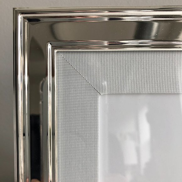 Pottery Barn Accents Pottery Barn 4x6 Silver Frame White Grosgrain